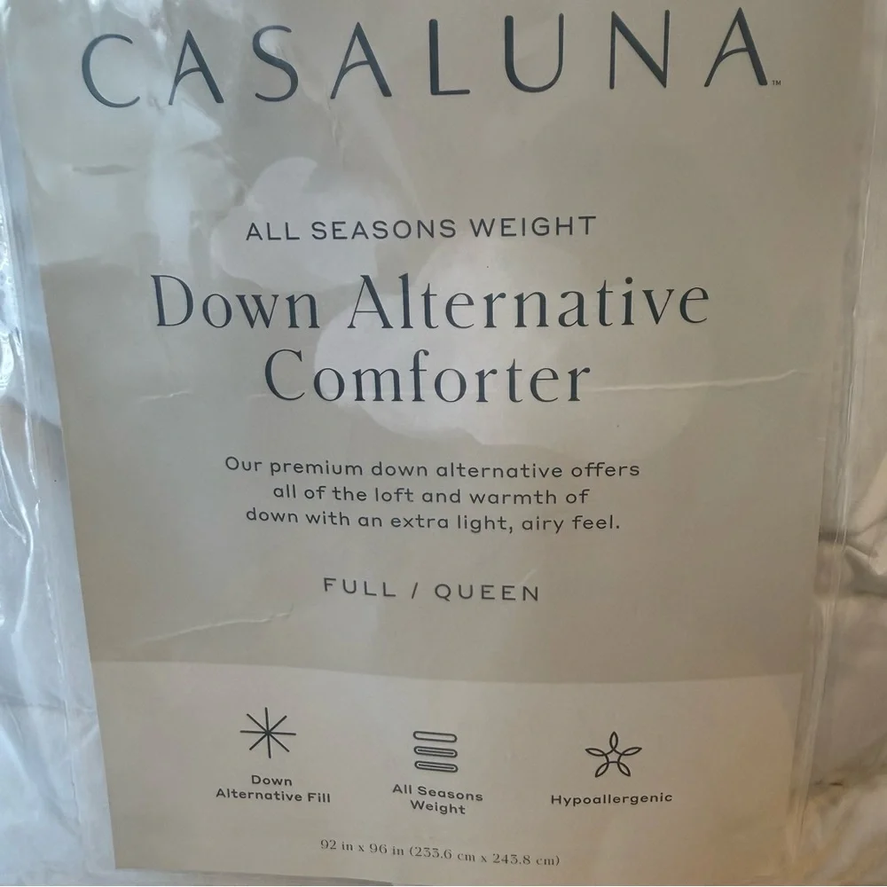 Casaluna Down alternative comforter white new